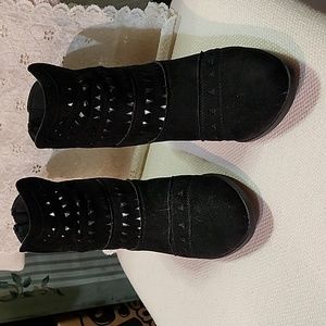 Women's EUC Laser Cut Black Booties size 8M